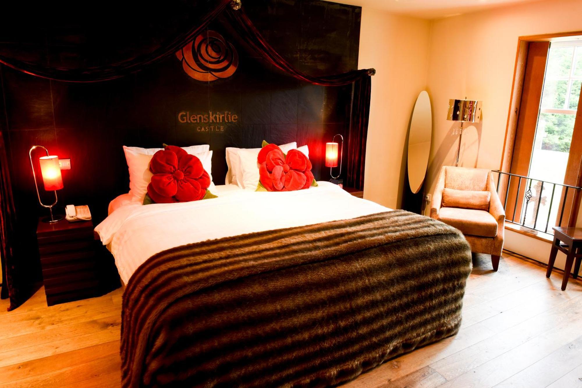 Glenskirlie Castle Hotel Banknock Экстерьер фото