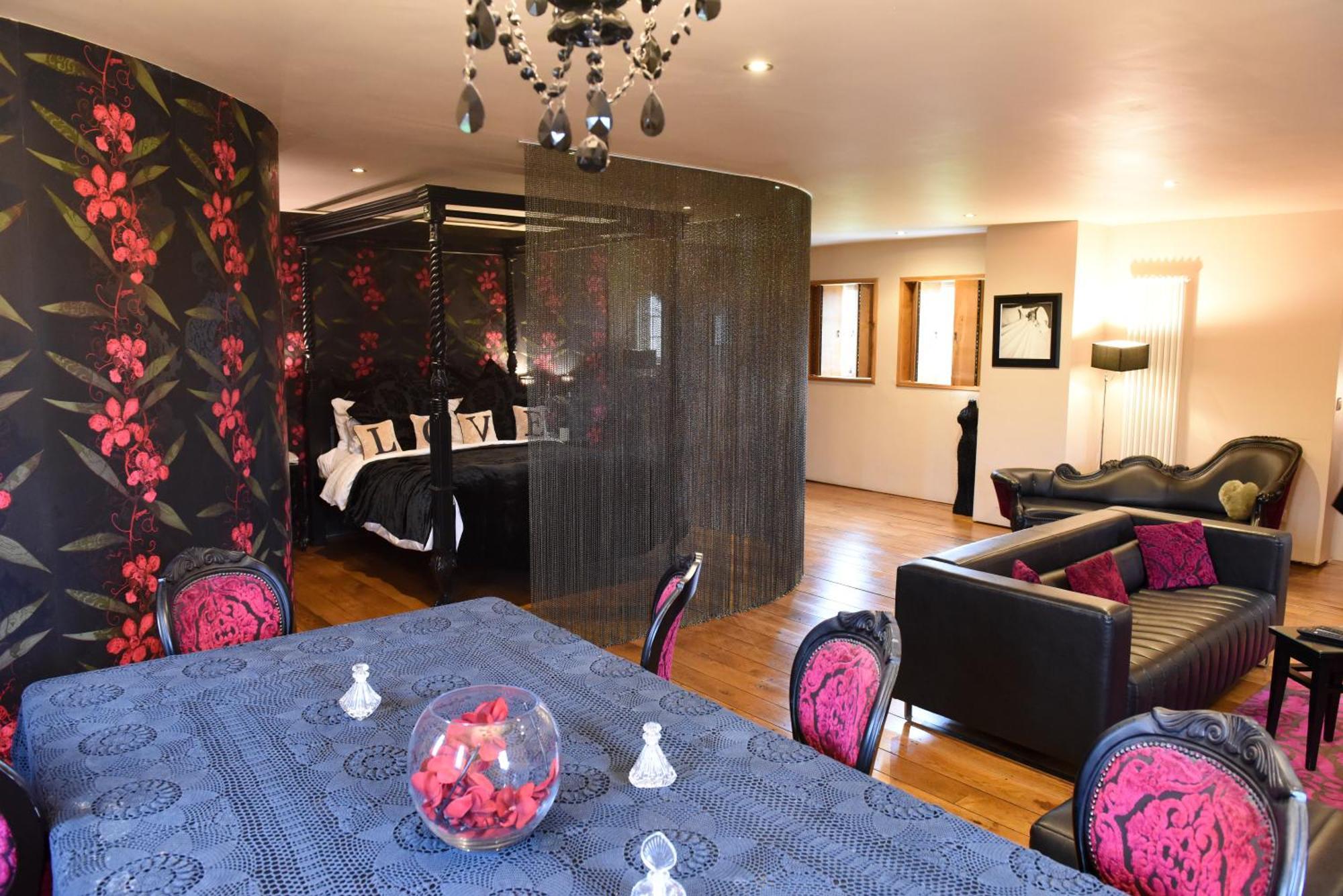 Glenskirlie Castle Hotel Banknock Экстерьер фото